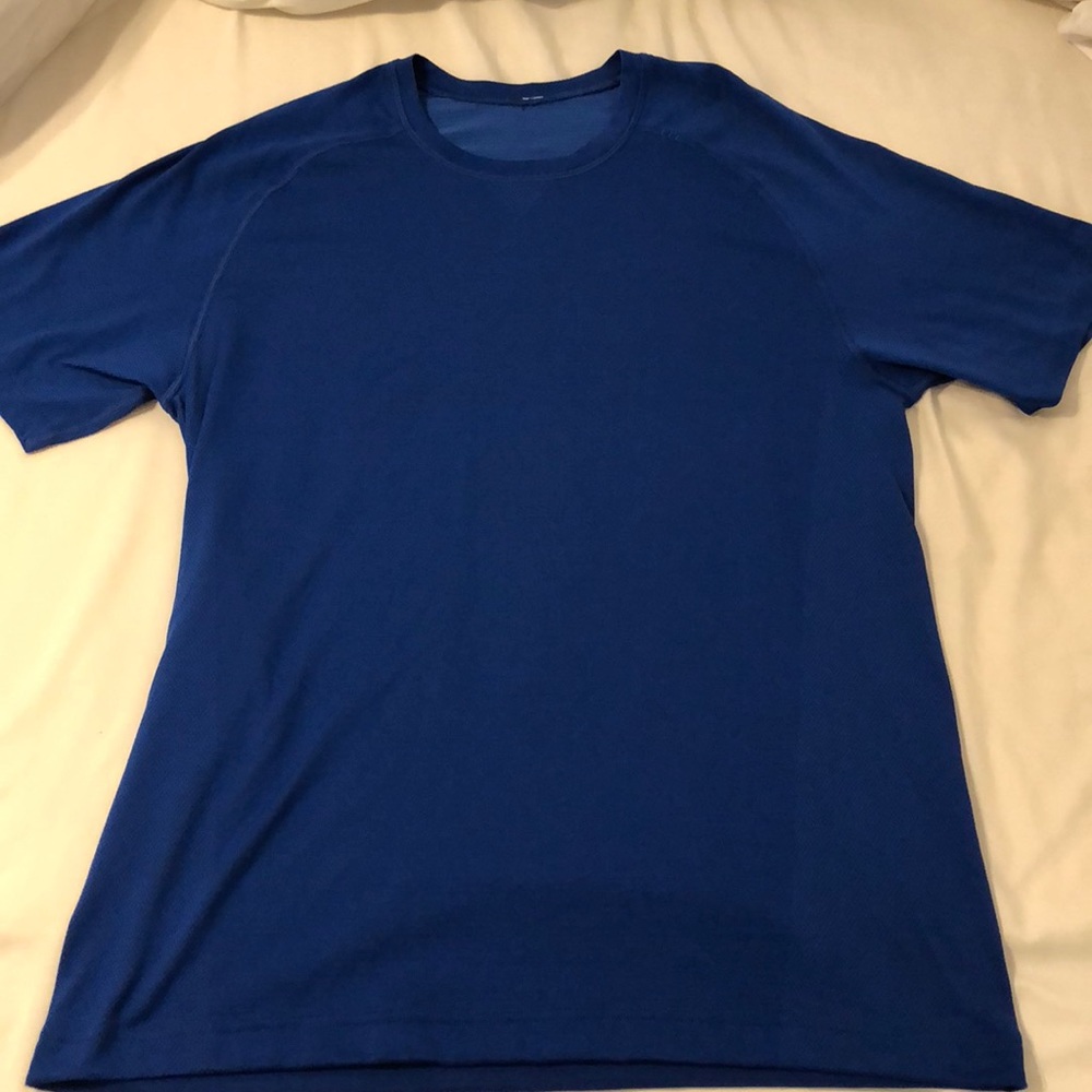 Gently used lululemon short sleeve shirt